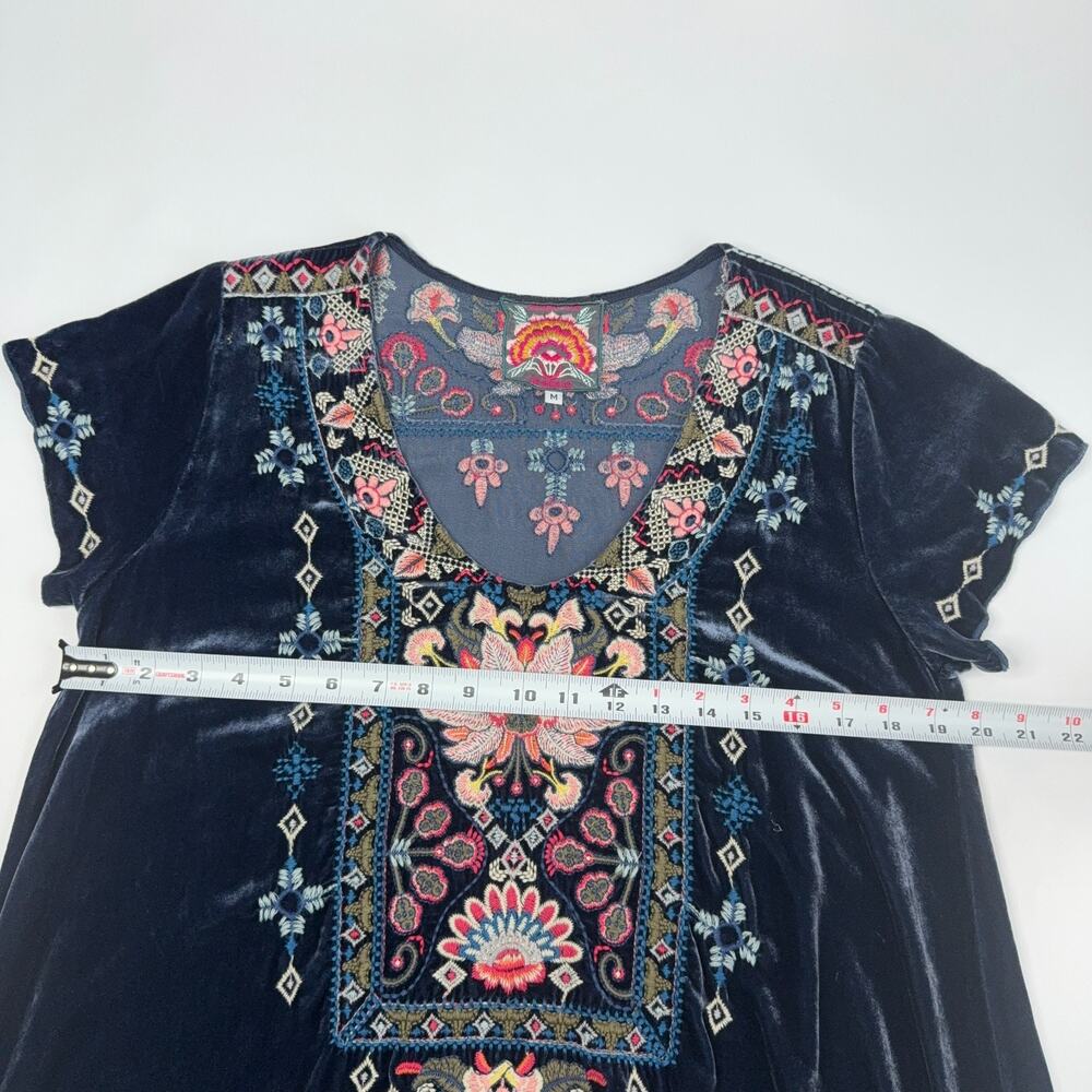 Johnny Was Los Angeles Velvet Tunic Top Womens Medium Blue Embroidered Boho - Picture 7 of 11